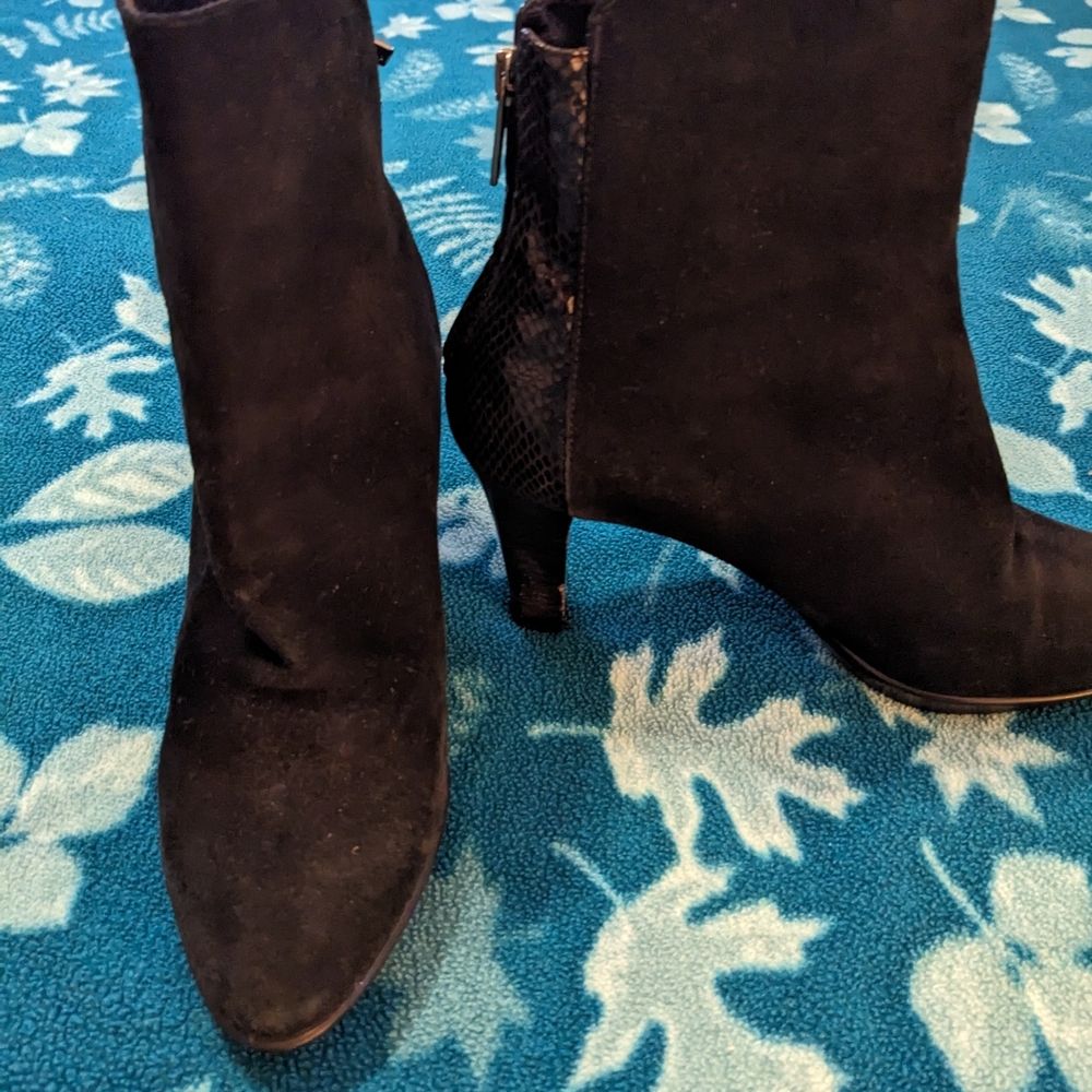 Aquatalia Women's 8 1/2 suede boots